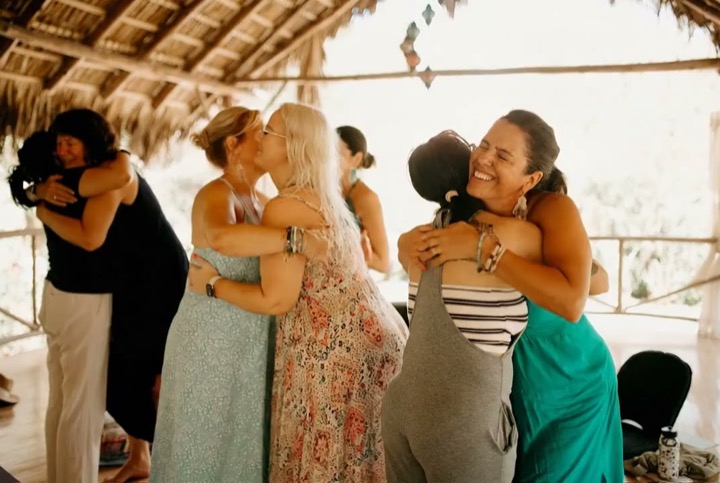 Long hugs under a palm roof